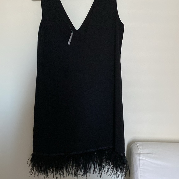 Little Black Dress - feathered hem… Icone Size M- with Tags - Picture 6 of 7